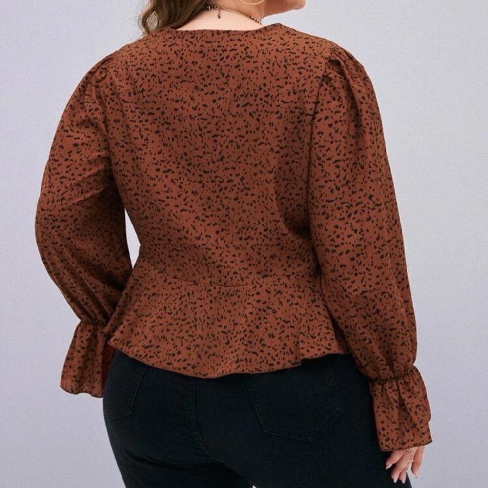 🛍 New Plus Cheetah Blouse - Picture 3 of 9